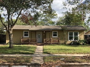 Building Photo - 1031 Wilshire Pl