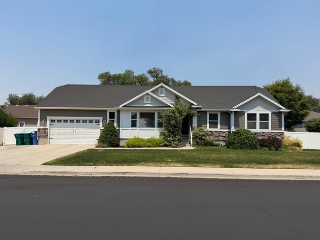 Building Photo - Spacious 6-Bedroom Home for Rent in Lehi
