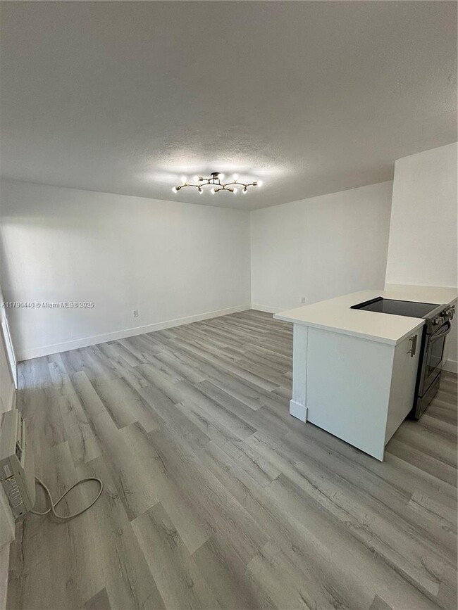 Building Photo - 9270 E Bay Harbor Dr