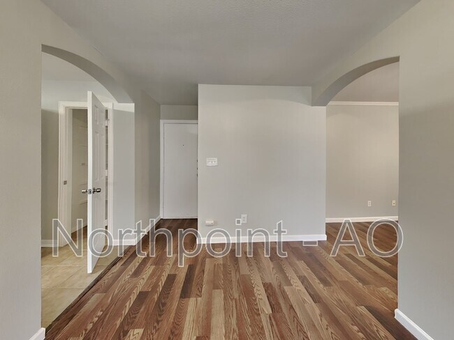 Foto del edificio - 5213 La Jolla Ln