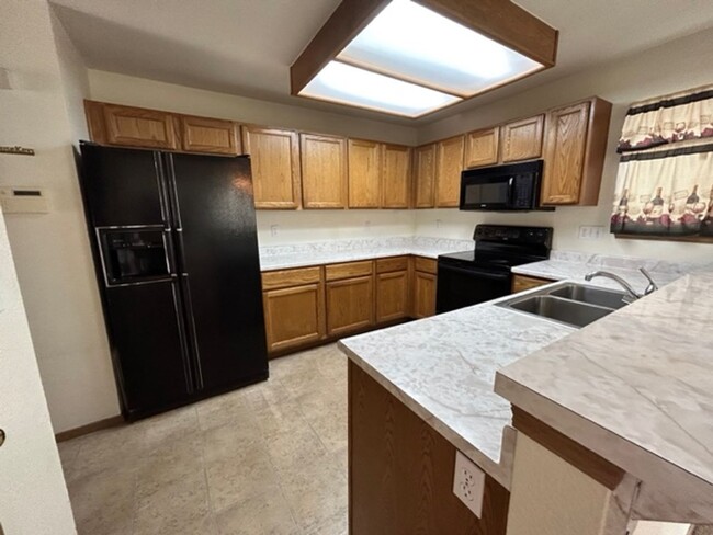 Building Photo - Cozy 4 Bedroom Home in Stetson Hills
