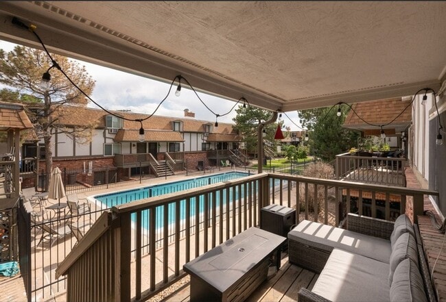 Building Photo - 2700 S Holly St