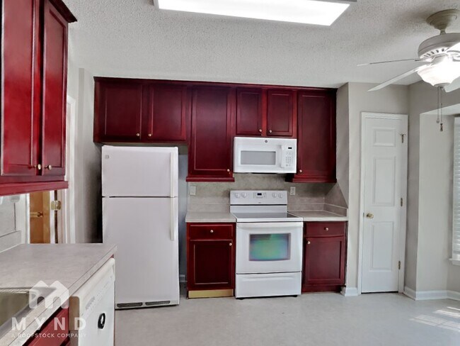 Foto del edificio - 727 Twin Brooks Ct