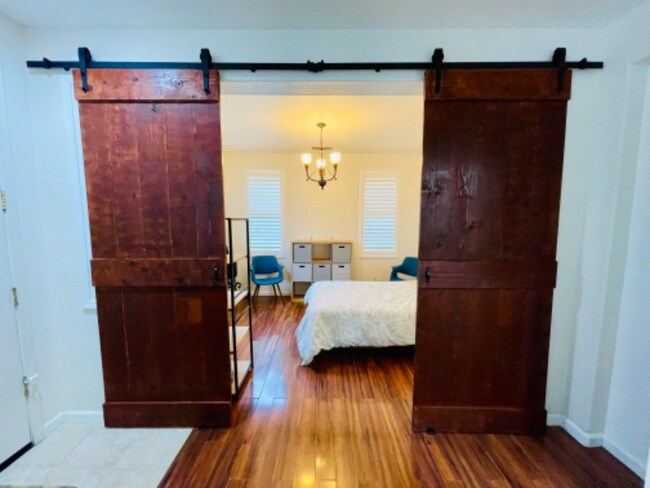 Foto del edificio - 949 Mason Ct