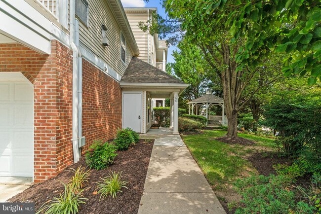 Building Photo - 5000 Willow Branch Way