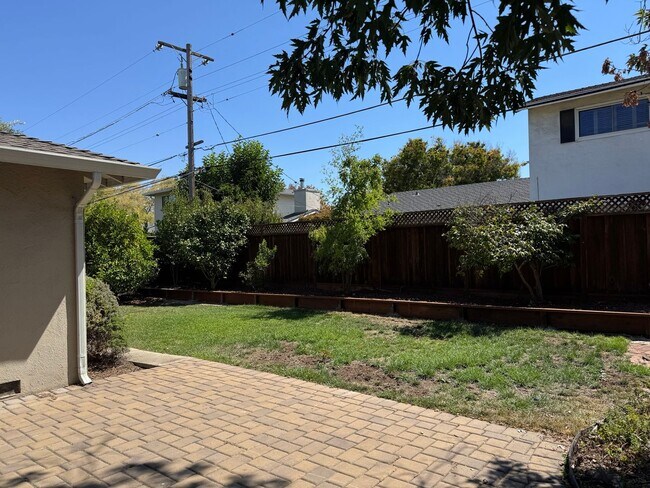 Foto del edificio - Charming 3 Bedroom / 2 Bathroom Home