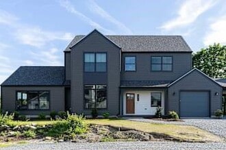 Building Photo - 557 Bristol Ferry Rd