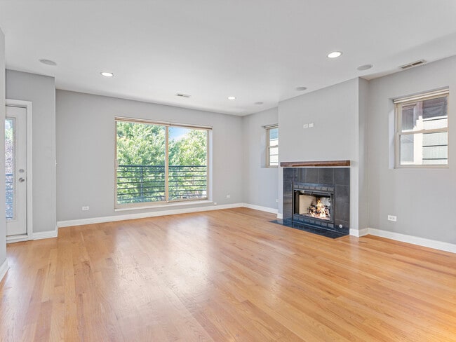 Building Photo - 1617 N Artesian Ave