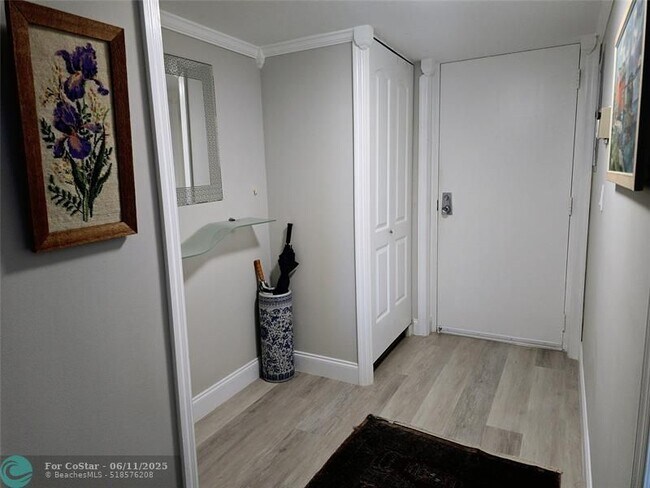 Foto del edificio - 1350 River Reach Dr