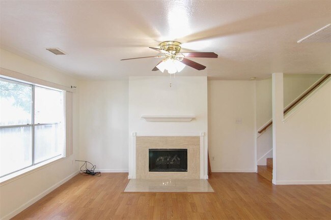 Building Photo - 8266 Golf Green Cir