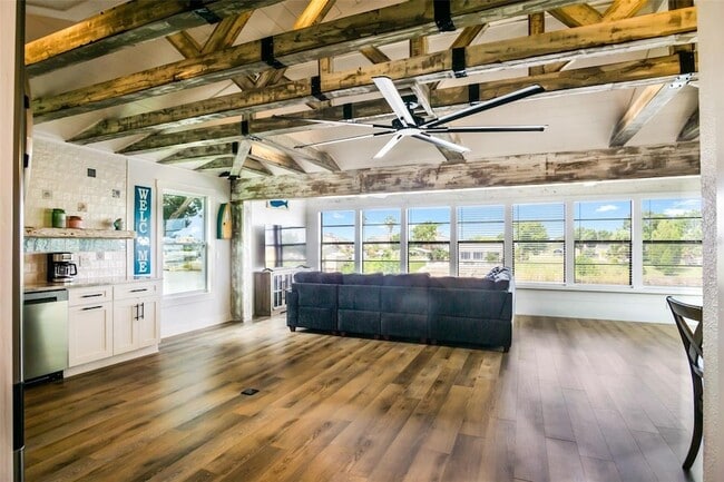 Building Photo - 3179 Sea Grape Dr