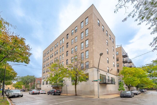 Building Photo - 811 S Lytle St