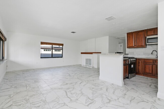 Foto del edificio - 233 SW 21st St