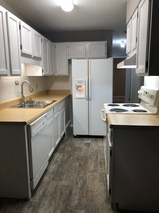 Foto principal - 9345 Chisholm Rd