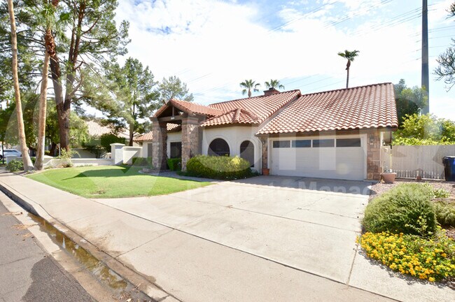 Building Photo - Enjoy All That Val Vista Lakes Has To Offer !