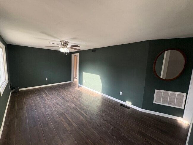 Foto del edificio - 721 Litchfield Ln