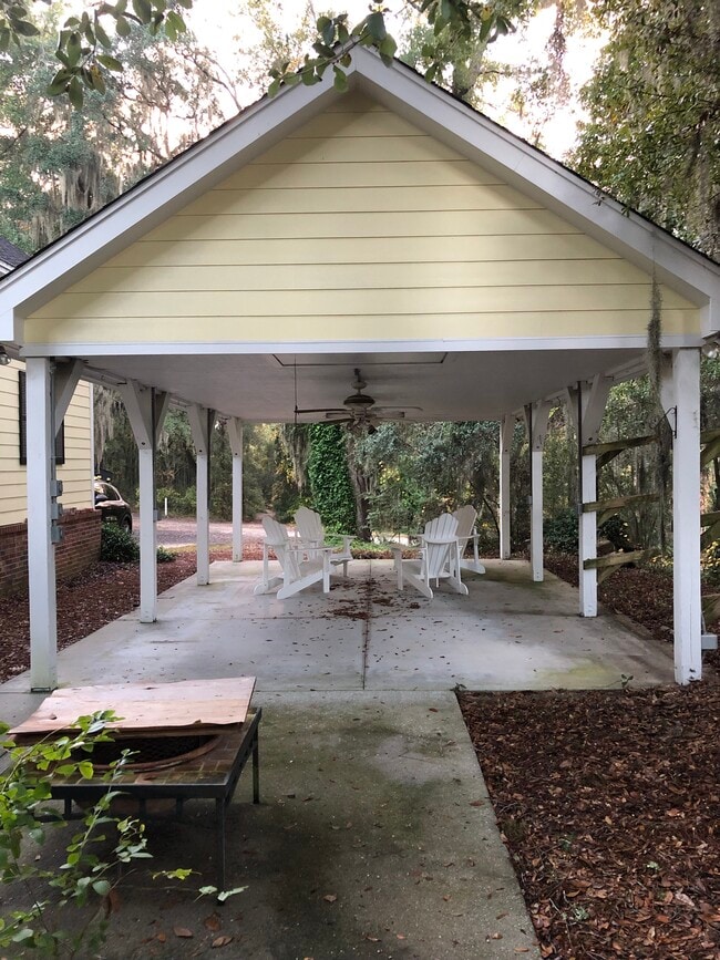 Outdoor porch - 15 Morven Ln