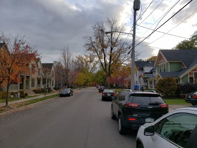 Foto del edificio - 221 Hollister Ave SE