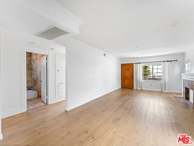 Foto del edificio - 1652 Talmadge St