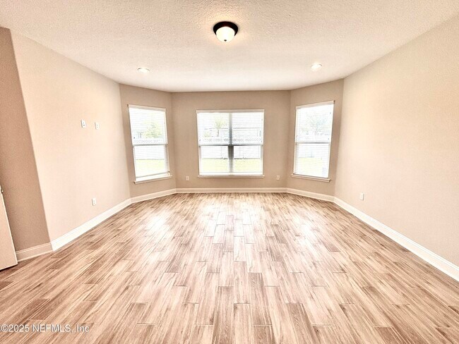 Foto del edificio - 835 Silver Pine Dr