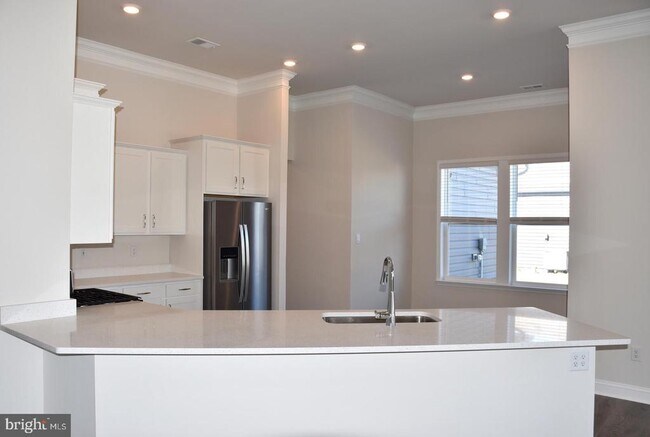 Building Photo - 24243 W Cypress Wy
