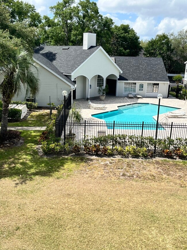 Building Photo - 2550 N Alafaya Trl