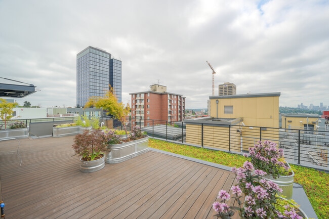 Cubierta del tejado - MontClair Apartments