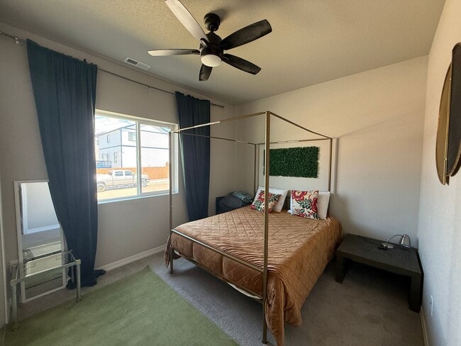 Foto del edificio - 4 Bed 3 Bath Home Minutes Away from Ft. Carson, Peterson SFB , & Schriever SFB!!