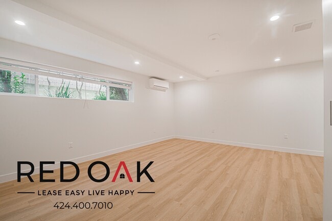 Building Photo - 6738 Independence Ave