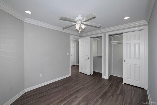 Building Photo - 2505 Townehouse Dr