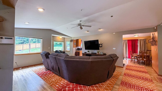 Foto del edificio - 73 Ross Ln