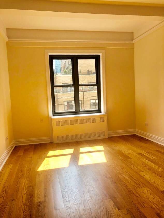 Primary Photo - 146 E 56th St