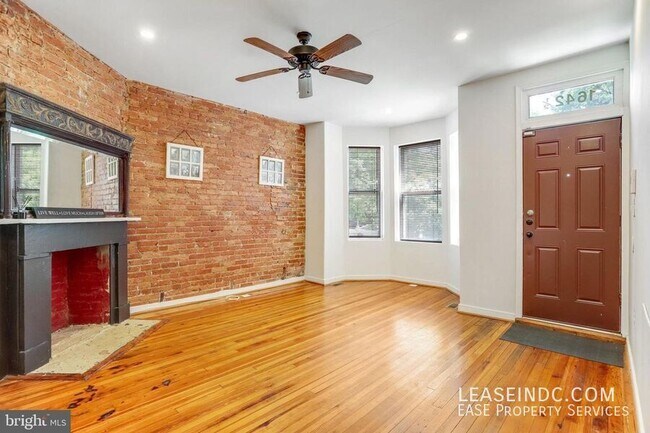 Foto del edificio - 1642 1/2 New Jersey Avenue NW-