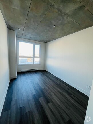 Building Photo - 1431-1431 Av. de la Gare