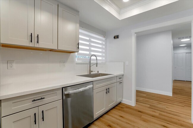 Building Photo - 1471 La Paz Ct