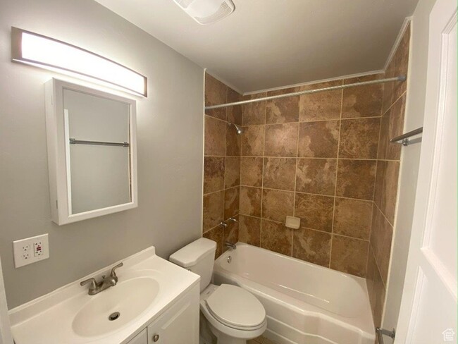 Foto del edificio - 354 S Brookside Dr