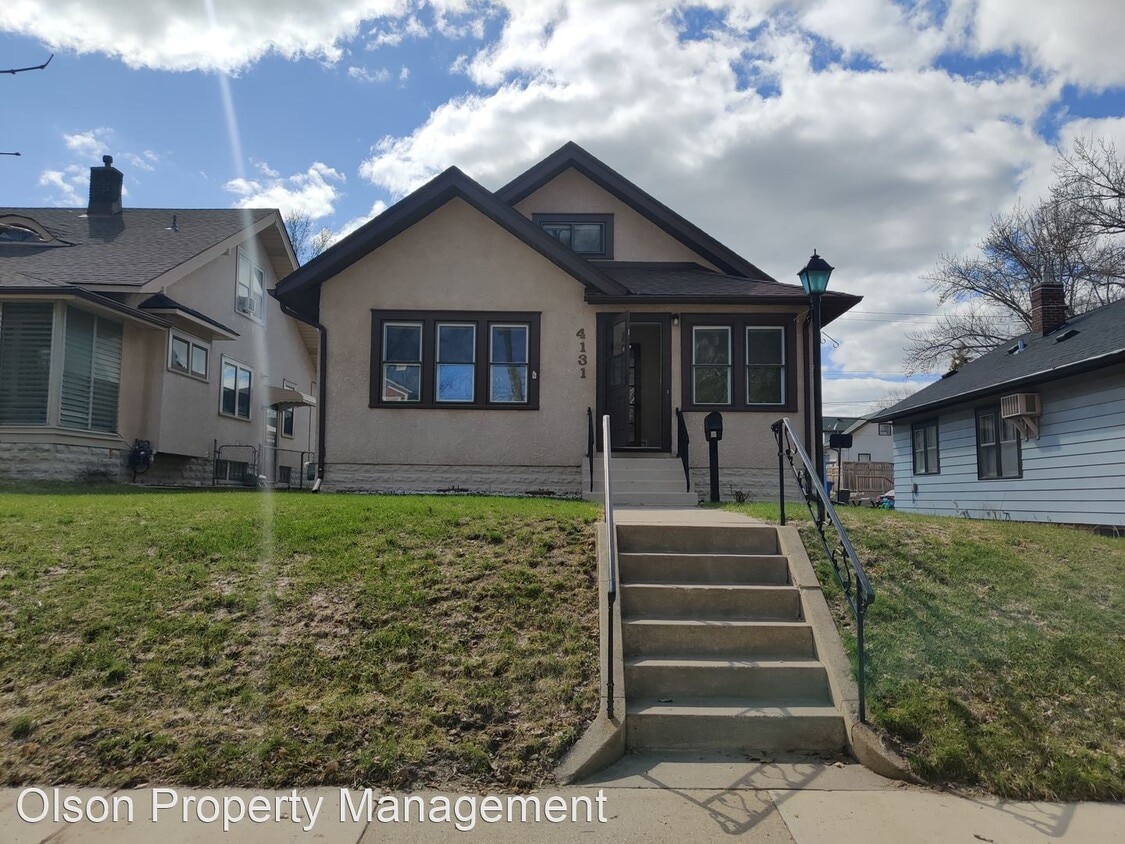 3 br, 2 bath House 4131 Russell Avenue N... House Rental in