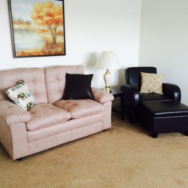 Sillón Loveseat - 409 Rohrer St