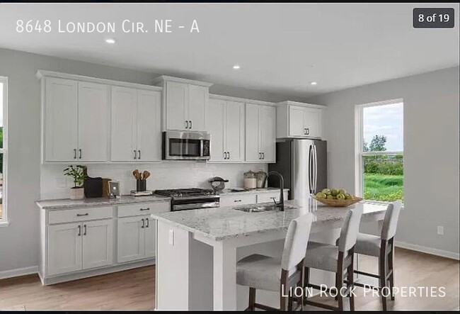 Building Photo - 8648 London Cir NE
