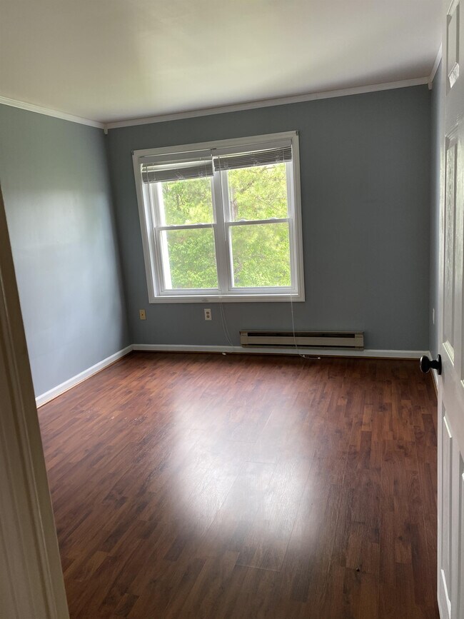 Building Photo - 128 Pickwick Pl