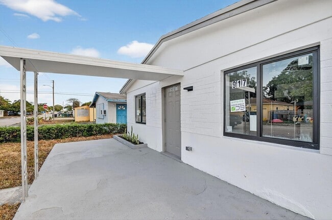 Foto del edificio - 917 W 2nd St