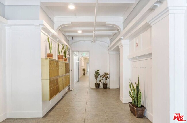 Foto del edificio - 1420 Flower St