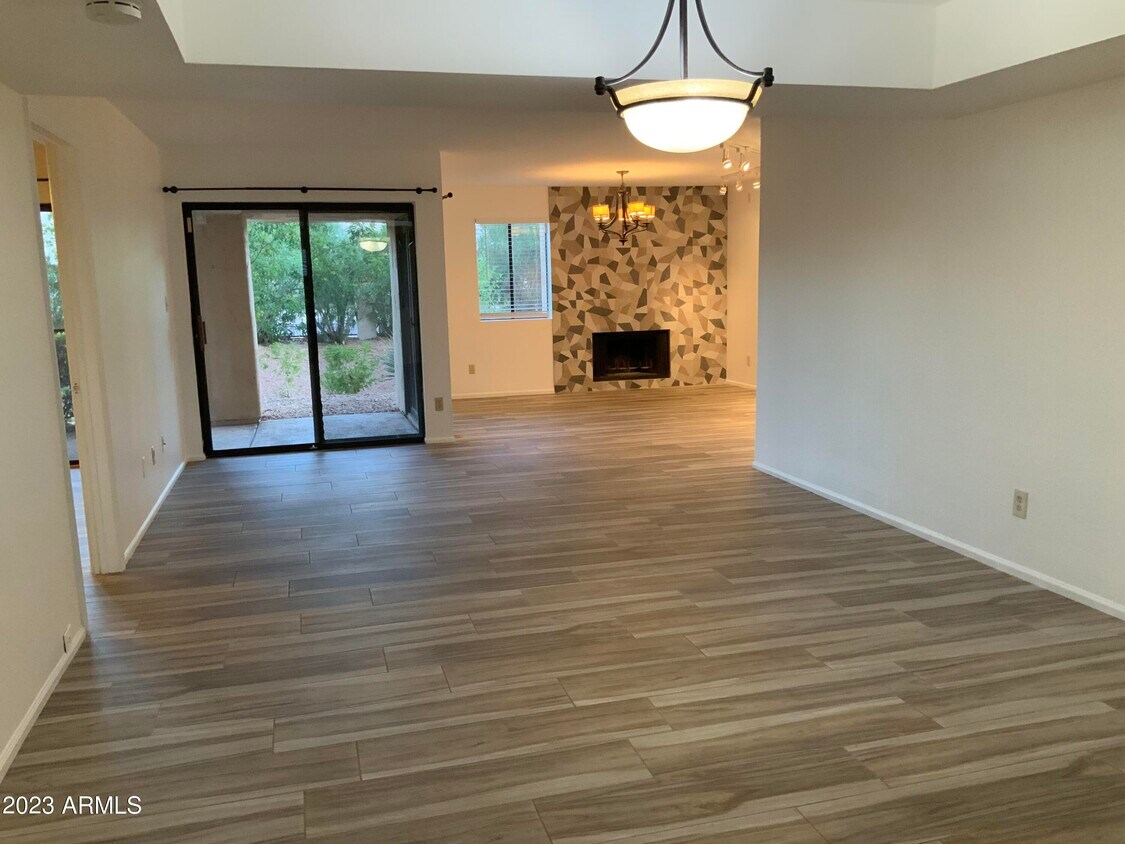 Foto principal - 9275 E Mission Ln