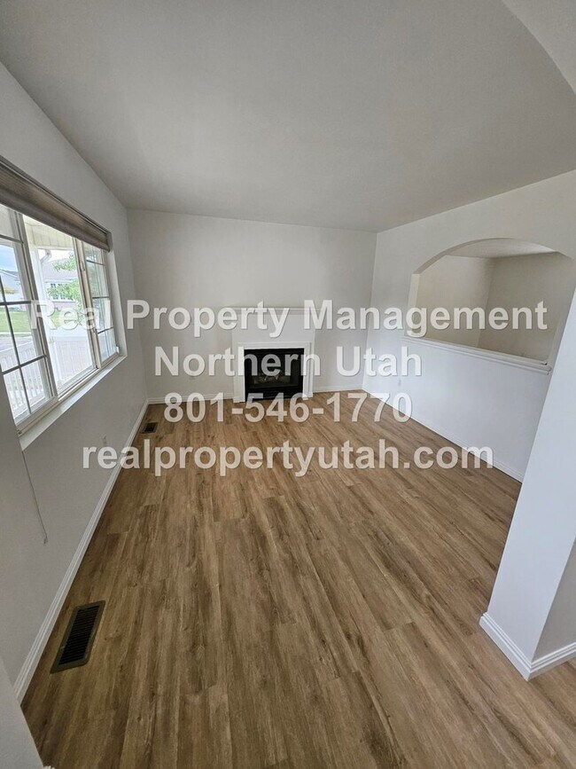 Building Photo - 3 Bedroom Home in Clearfield Coming Soon!