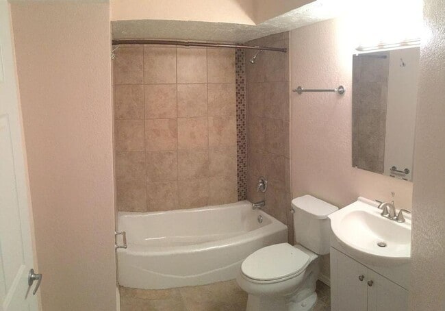 Building Photo - 1808 Buena Vista Dr SE