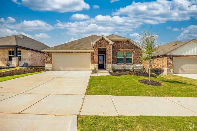 Building Photo - 2121 Gustavus Dr
