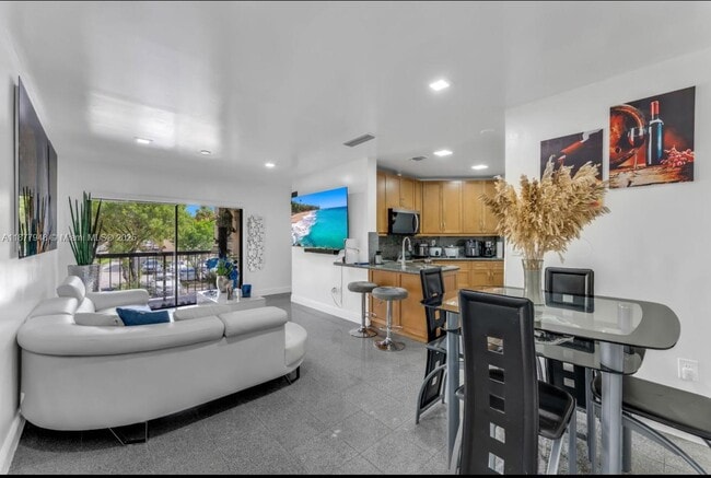 Building Photo - 660 W Park Dr