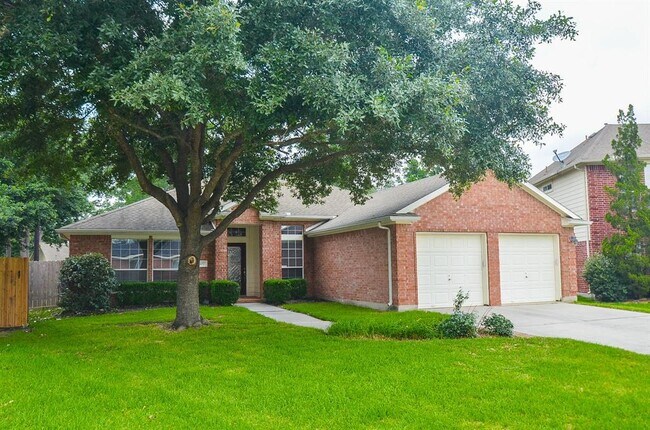 Building Photo - 407 Pinewood Ridge Dr