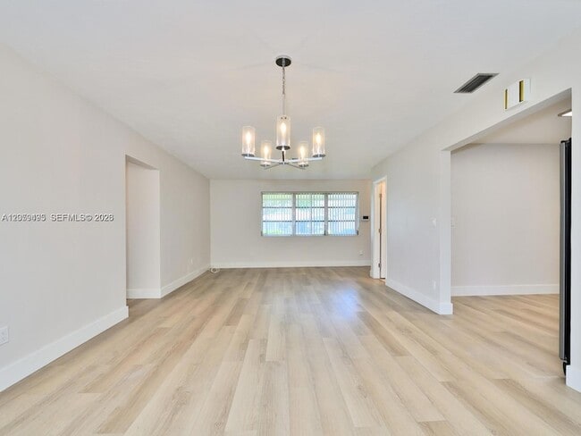 Foto del edificio - 8691 NW 16th St