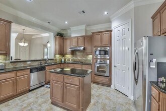 Building Photo - 11603 Royal Oaks Trce